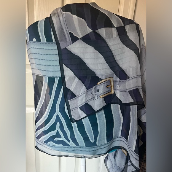 Fendi Scarf/Shawl. Zebra Print. 100% Scarf. Made in Italy. - Picture 7 of 16